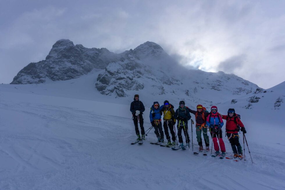 Die zufriedene Gruppe vor dem Piz Kesch